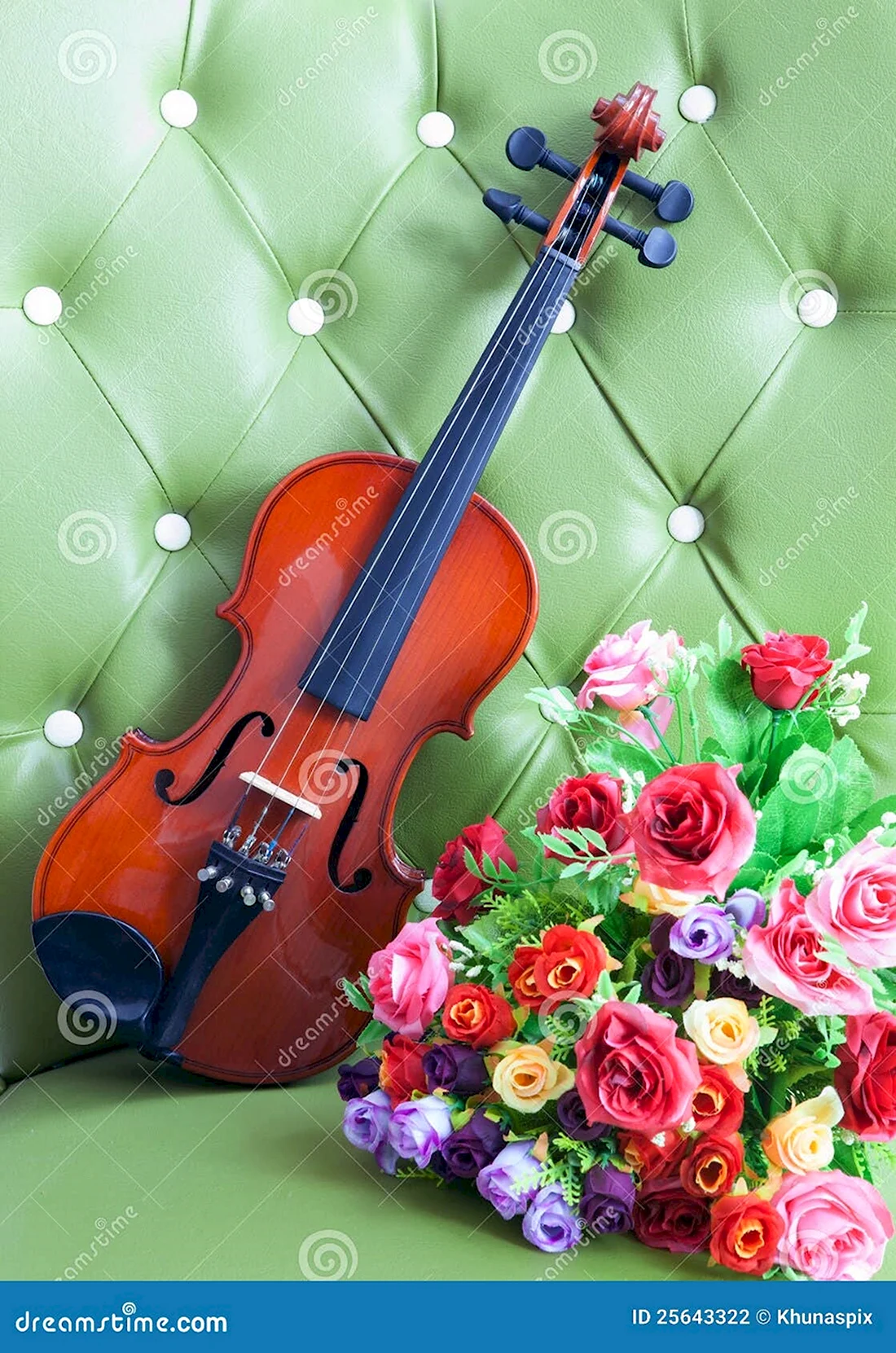 Букет цветов и скрипка