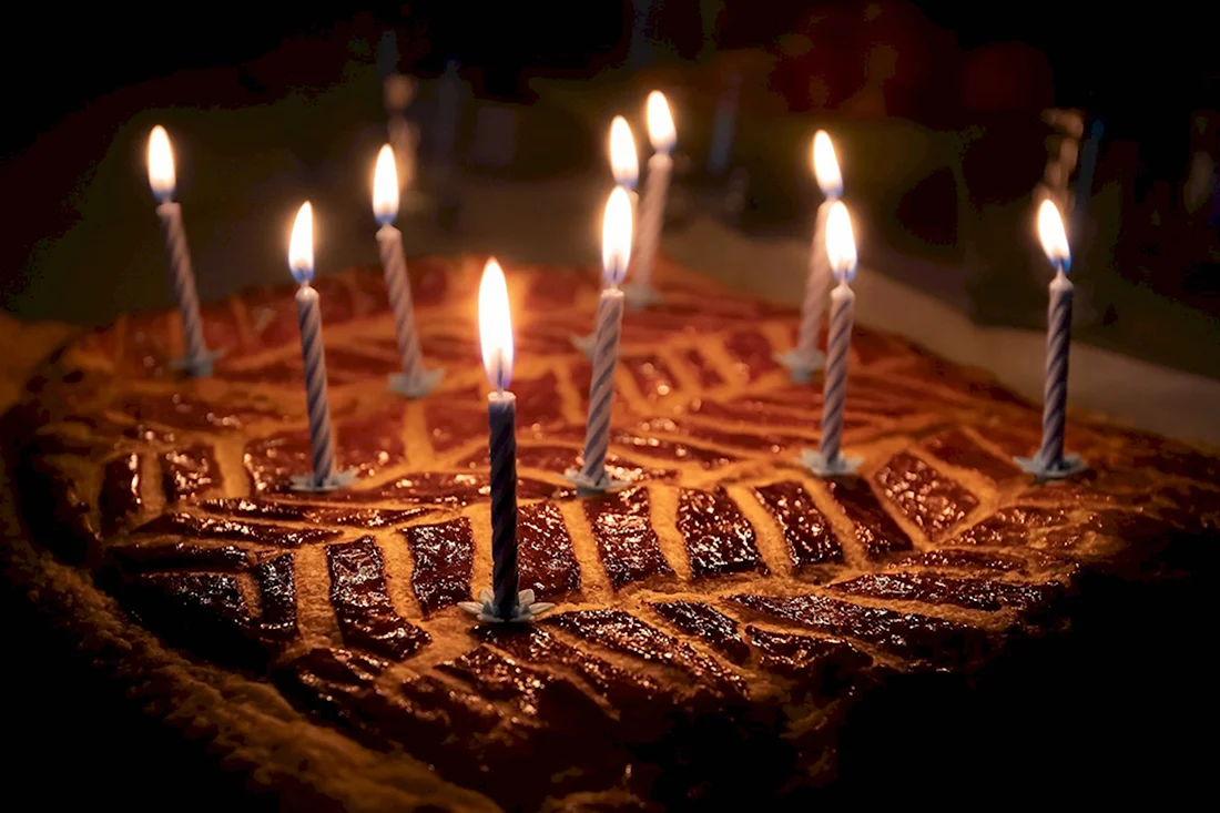 Пирог со свечами