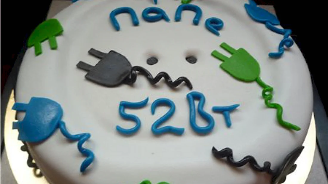 Торт для мальчика 10 лет кремовый на день рождения в тик токе