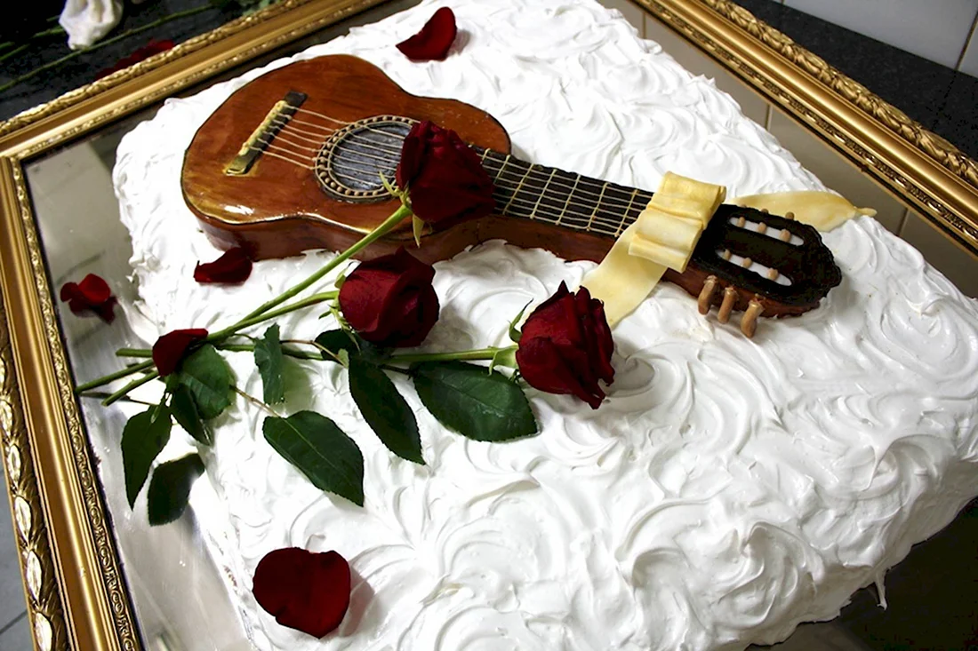Торт гитара с цветами