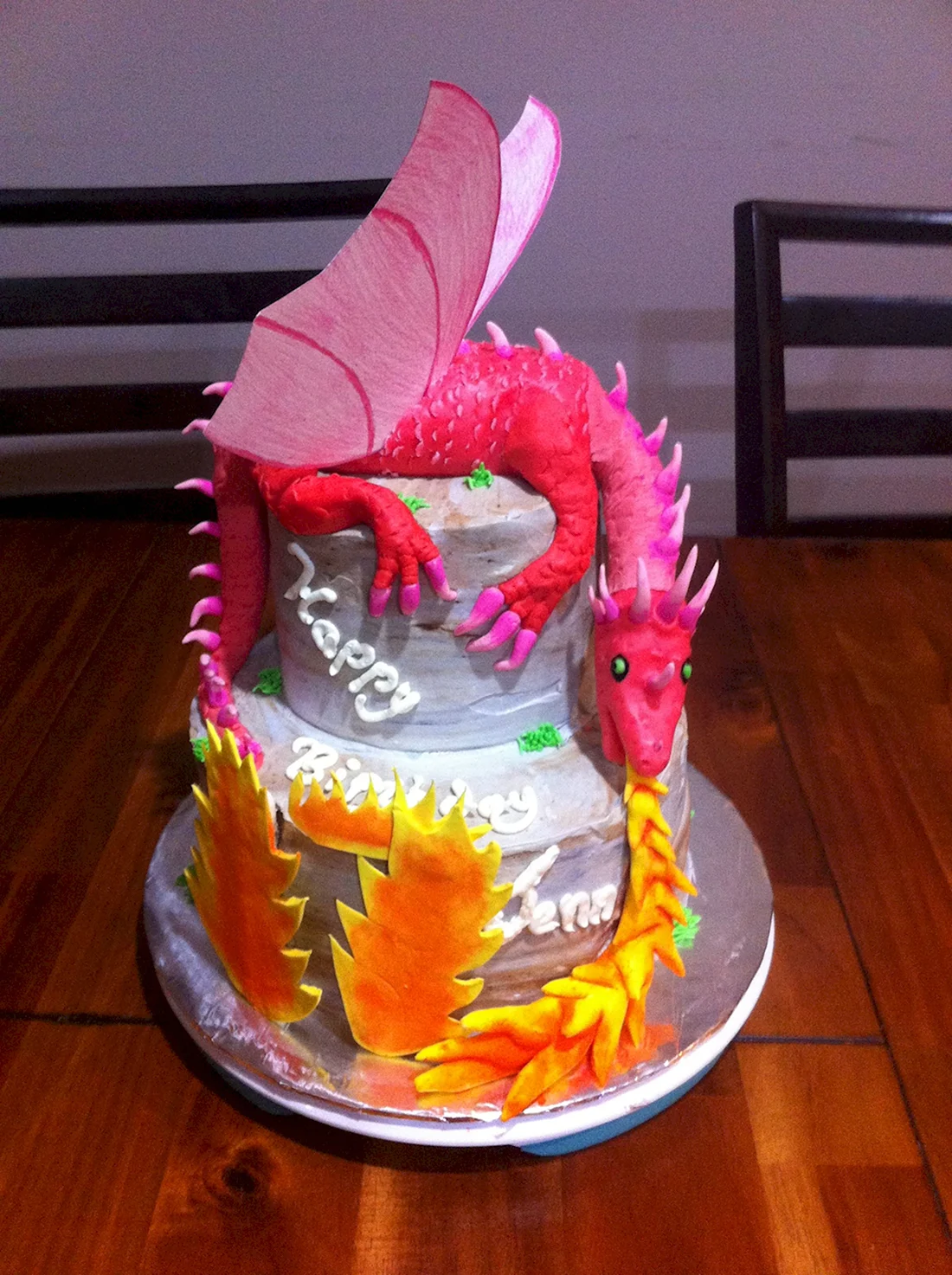 Торт с драконами детский