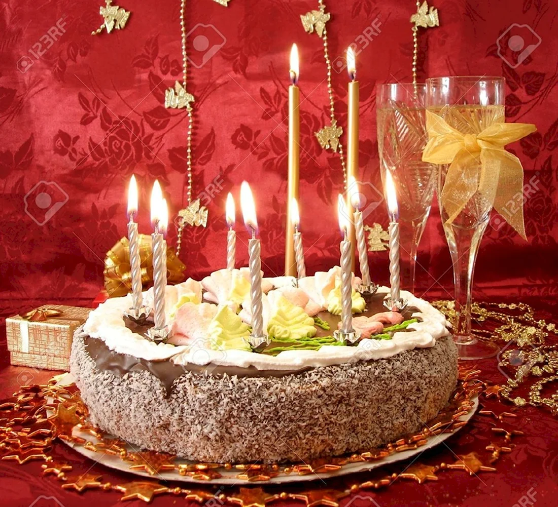 Торт со свечами и шампанским