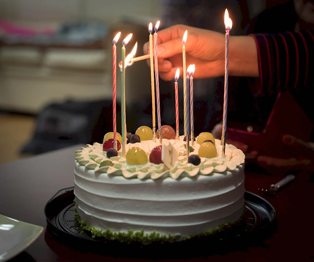 Украшение торта свечами