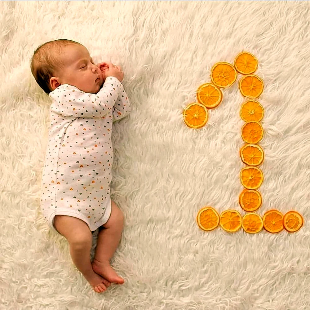 Фотосессия новорожденного по месяцам с цифрами