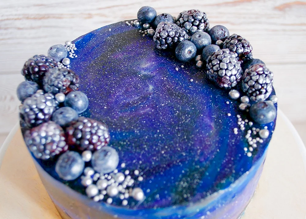 Муссовый торт космос с ягодами