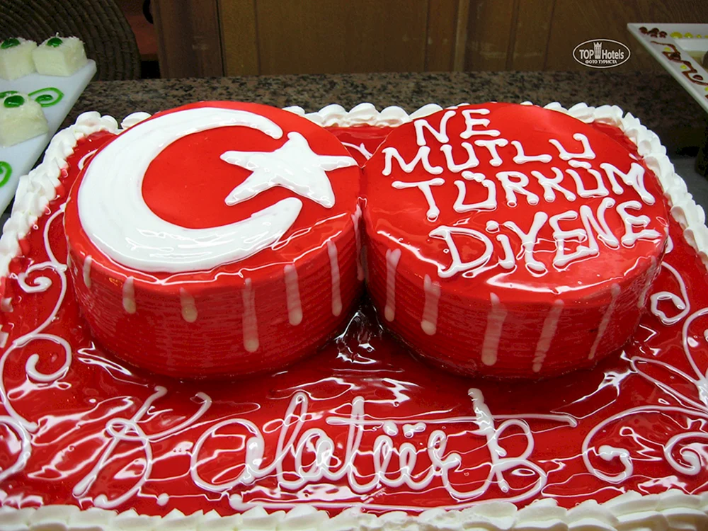 Торт с турецким флагом